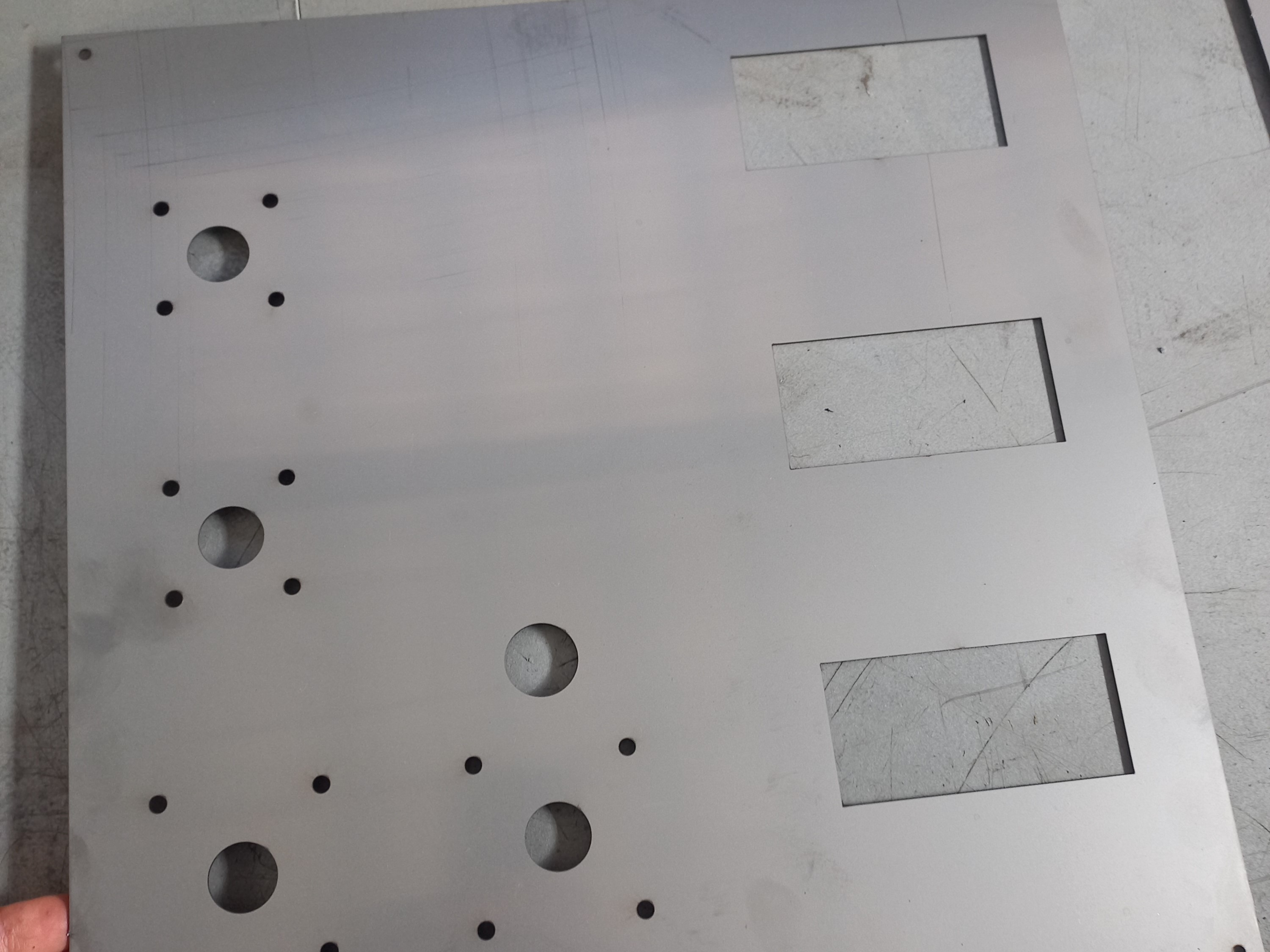 نمونه کار برش لیزر ورق های فلزی